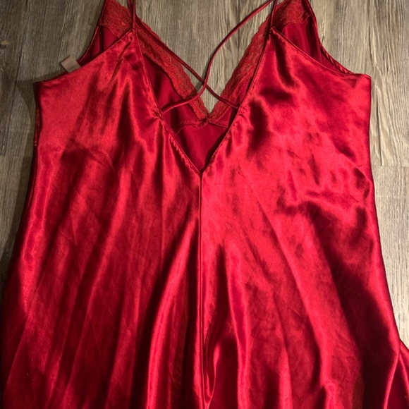 Lady’s sleepwear slip dress - Picture 2 of 3